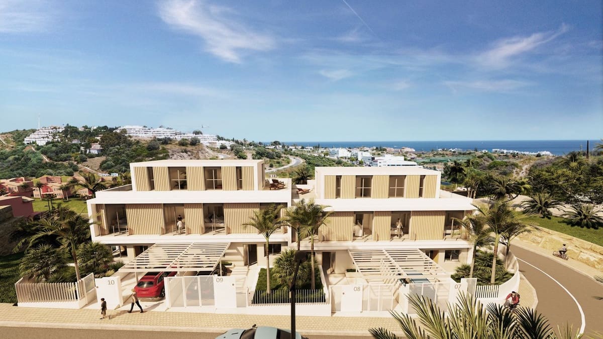 4 soveværelse Byhus til salg i Estepona med swimmingpool garage - € 730.000 (Ref: 8133700)