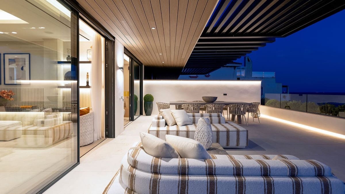 2 soveværelse Lejlighed til salg i Estepona med swimmingpool garage - € 2.380.000 (Ref: 8169935)