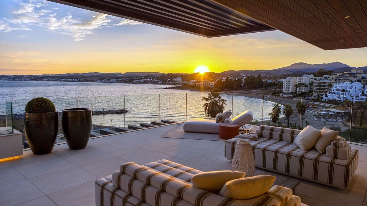 2 soveværelse Lejlighed til salg i Estepona med swimmingpool garage - € 2.380.000 (Ref: 8169935)