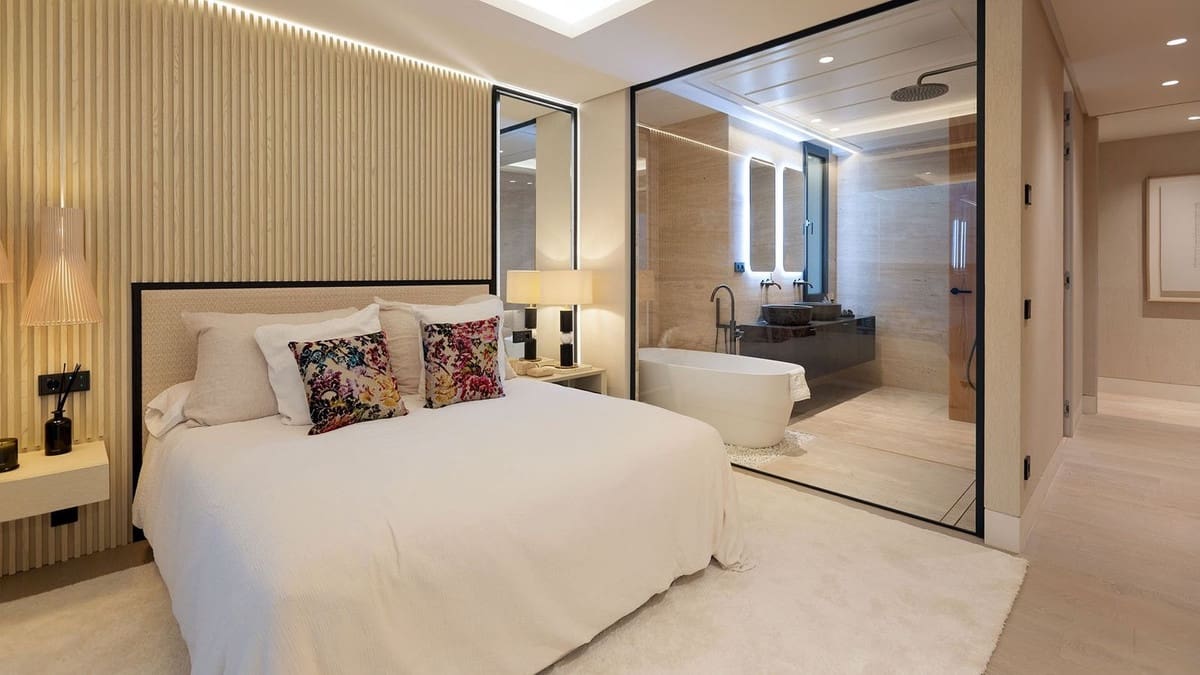 2 chambre Appartement à vendre à Estepona avec piscine garage - 2 380 000 € (Ref: 8169935)