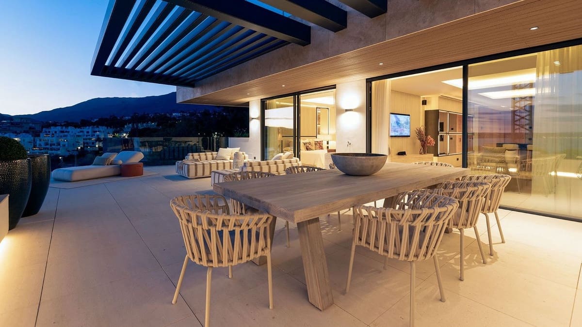 2 chambre Appartement à vendre à Estepona avec piscine garage - 2 380 000 € (Ref: 8169935)