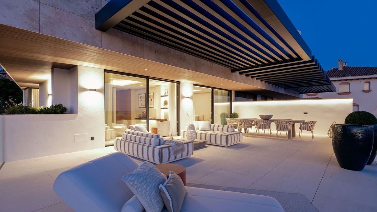 2 chambre Appartement à vendre à Estepona avec piscine garage - 2 380 000 € (Ref: 8169935)