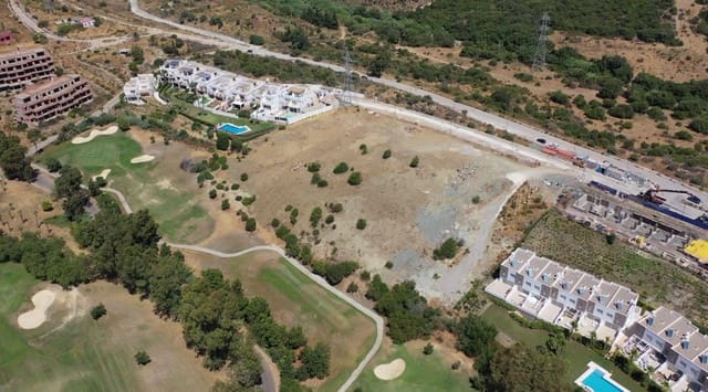 3 Zimmer Villa zu verkaufen in Estepona mit Pool Garage - 1.017.500 € (Ref: 8448951)