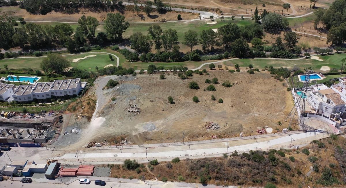 3 bedroom Villa for sale in Estepona with pool garage - € 1,017,500 (Ref: 8448951)