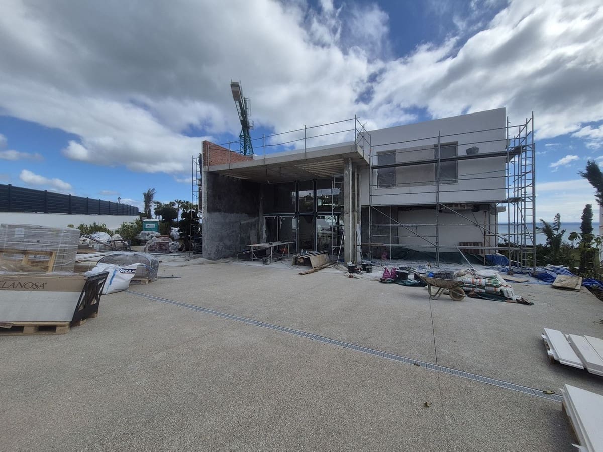 6 soverom Villa til salgs i La Alcaidesa med svømmebasseng - € 9 900 000 (Ref: 8548348)