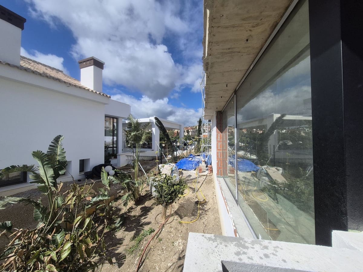 6 soverom Villa til salgs i La Alcaidesa med svømmebasseng - € 9 900 000 (Ref: 8548348)