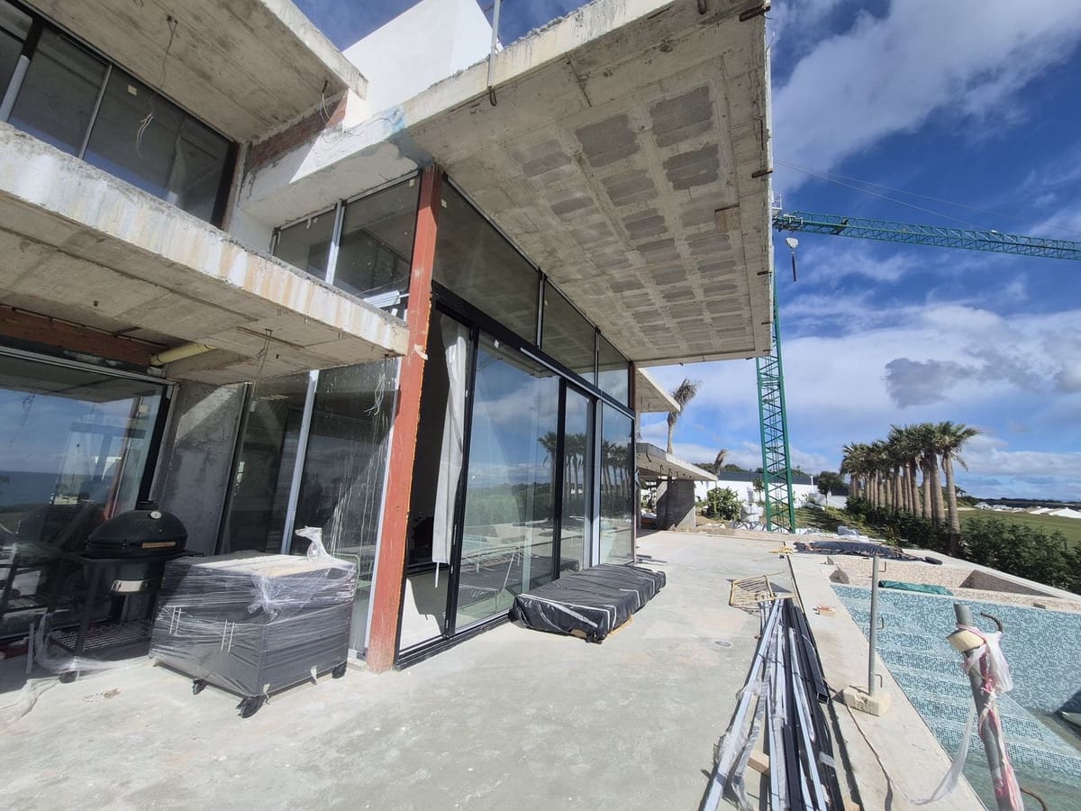 6 soverom Villa til salgs i La Alcaidesa med svømmebasseng - € 9 900 000 (Ref: 8548348)