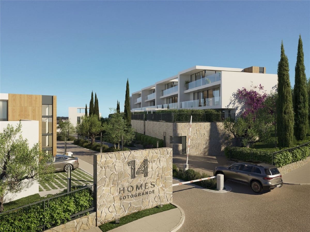 4 bedroom Townhouse for sale in Sotogrande with pool garage - € 1,650,000 (Ref: 8623438)