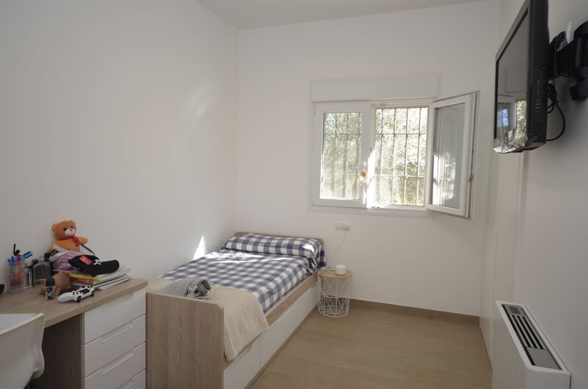 4 soverom Villa til salgs i Manilva med svømmebasseng garasje - € 1 850 000 (Ref: 8665741)