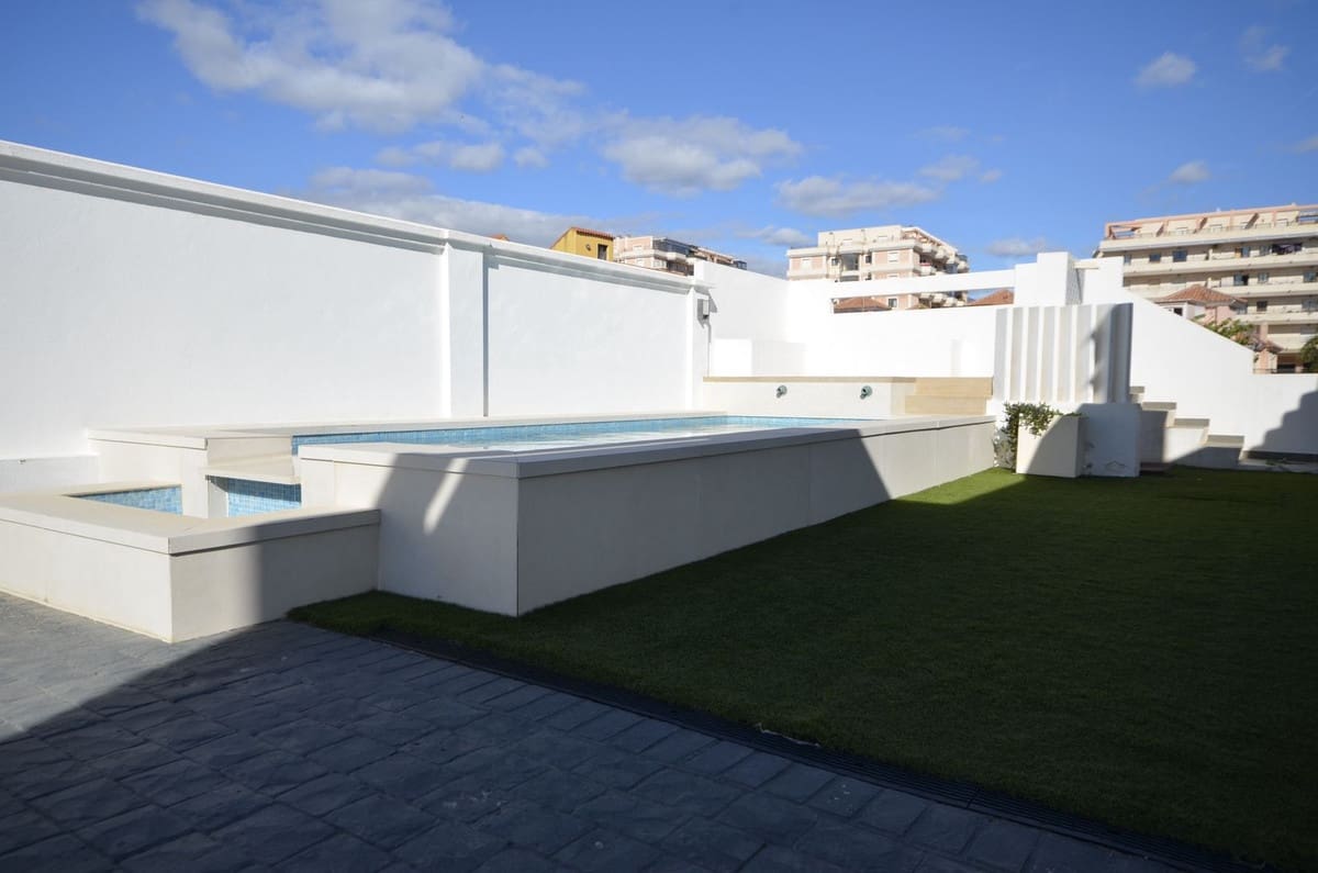 4 soverom Villa til salgs i Manilva med svømmebasseng garasje - € 1 850 000 (Ref: 8665741)