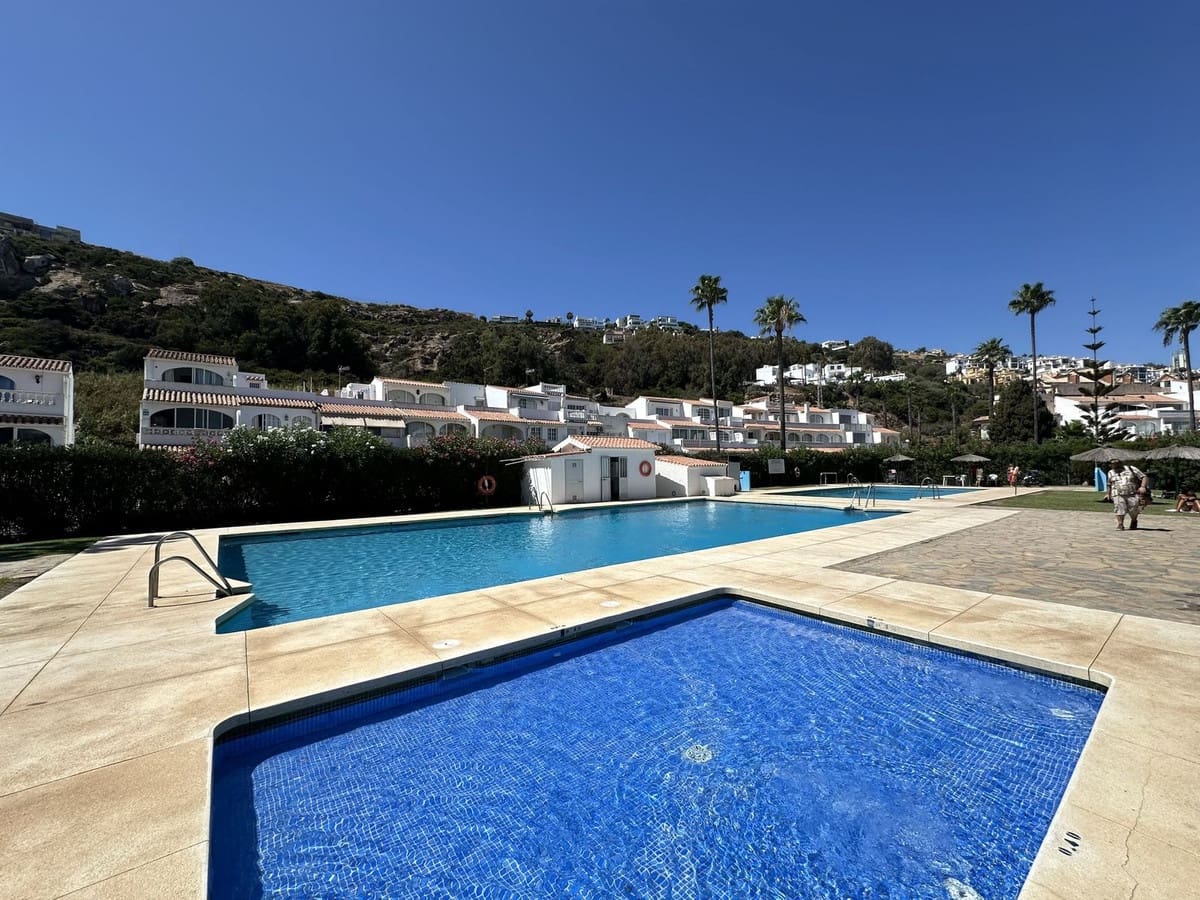 3 soveværelse Byhus til salg i Manilva med swimmingpool garage - € 339.000 (Ref: 8734694)