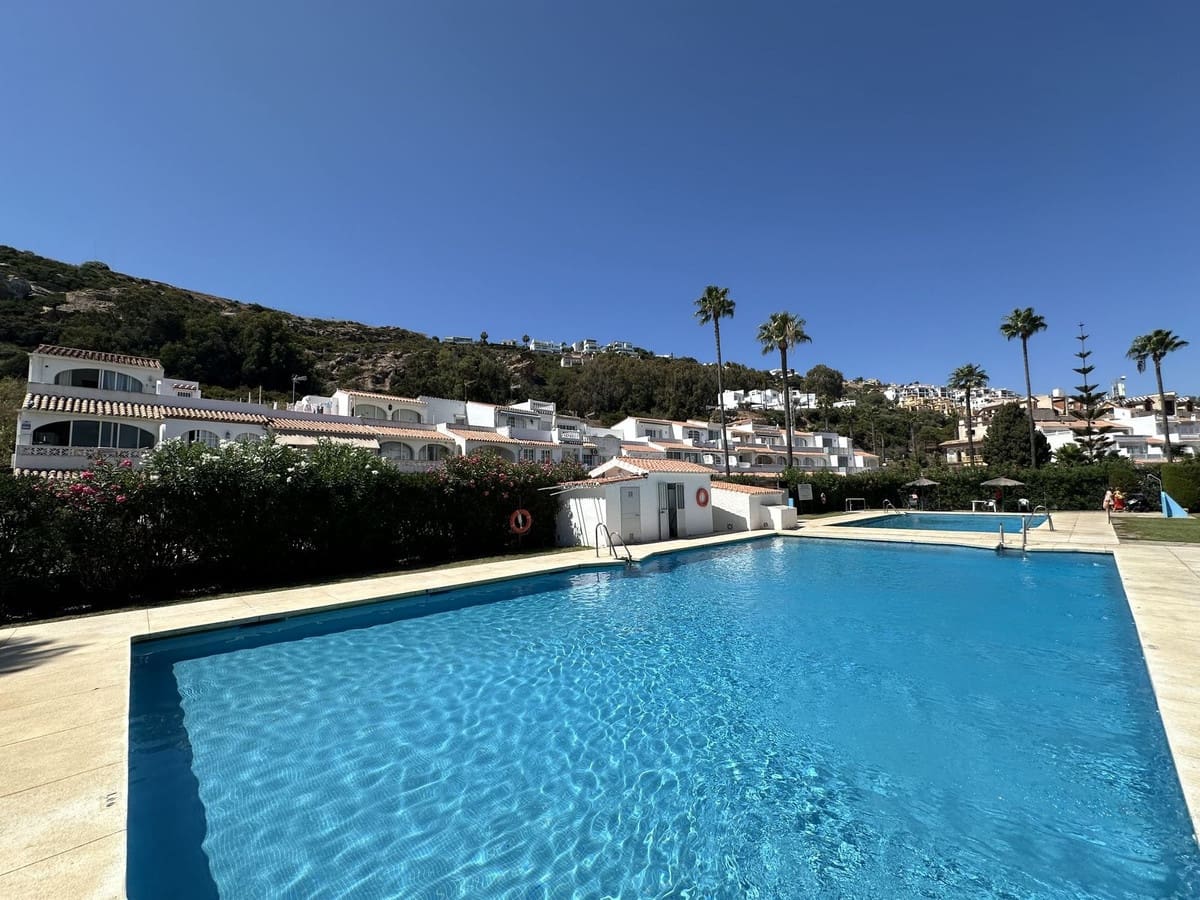 3 soveværelse Byhus til salg i Manilva med swimmingpool garage - € 339.000 (Ref: 8734694)