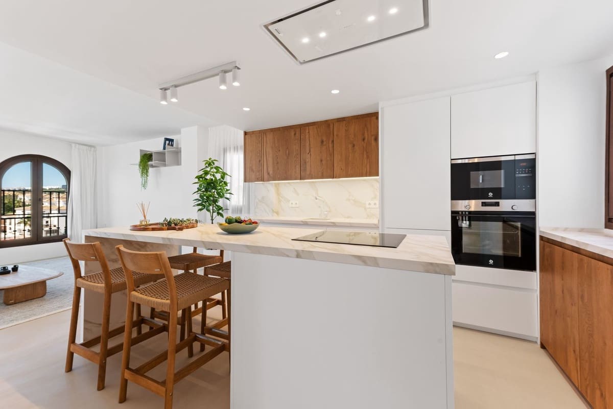 4 soveværelse Lejlighed til salg i La Duquesa / Puerto de la Duquesa med swimmingpool garage - € 1.350.000 (Ref: 9023743)