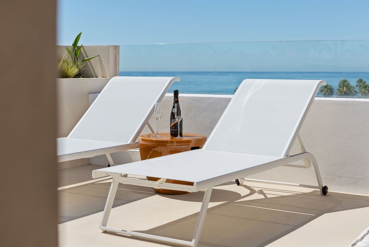 4 soveværelse Lejlighed til salg i La Duquesa / Puerto de la Duquesa med swimmingpool garage - € 1.350.000 (Ref: 9023743)