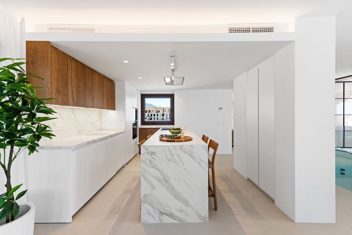 4 slaapkamer Appartement te koop in La Duquesa / Puerto de la Duquesa met zwembad garage - € 1.290.000 (Ref: 9023743)