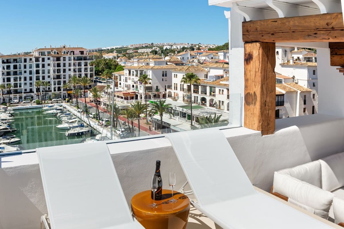 4 slaapkamer Appartement te koop in La Duquesa / Puerto de la Duquesa met zwembad garage - € 1.290.000 (Ref: 9023743)