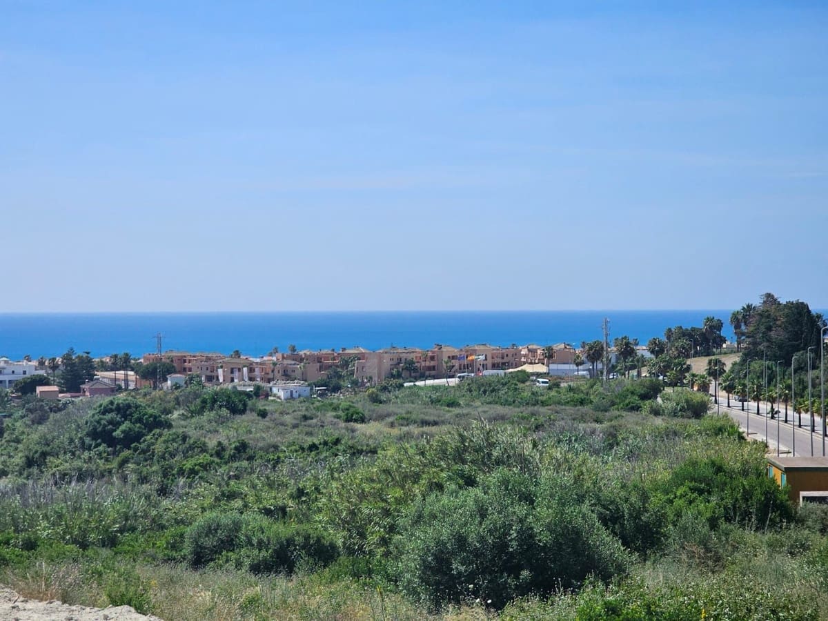 3 bedroom Apartment for sale in Bahia de Casares with pool garage - € 650,000 (Ref: 9029151)