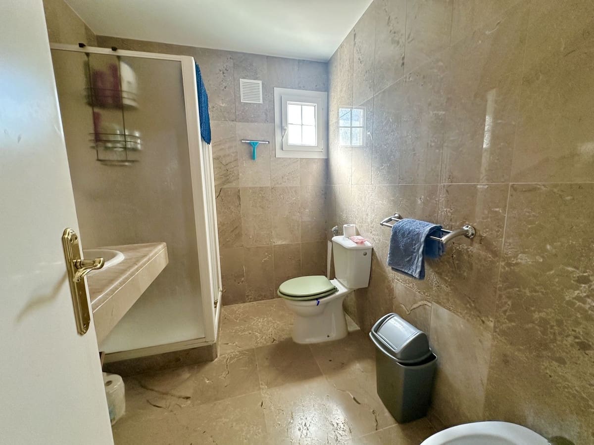 2 sypialnia Apartament na sprzedaż w La Duquesa / Puerto de la Duquesa z basenem - 199 000 € (Ref: 9132011)