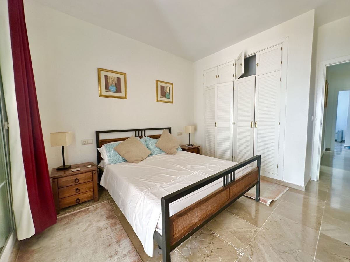 2 sypialnia Apartament na sprzedaż w La Duquesa / Puerto de la Duquesa z basenem - 199 000 € (Ref: 9132011)