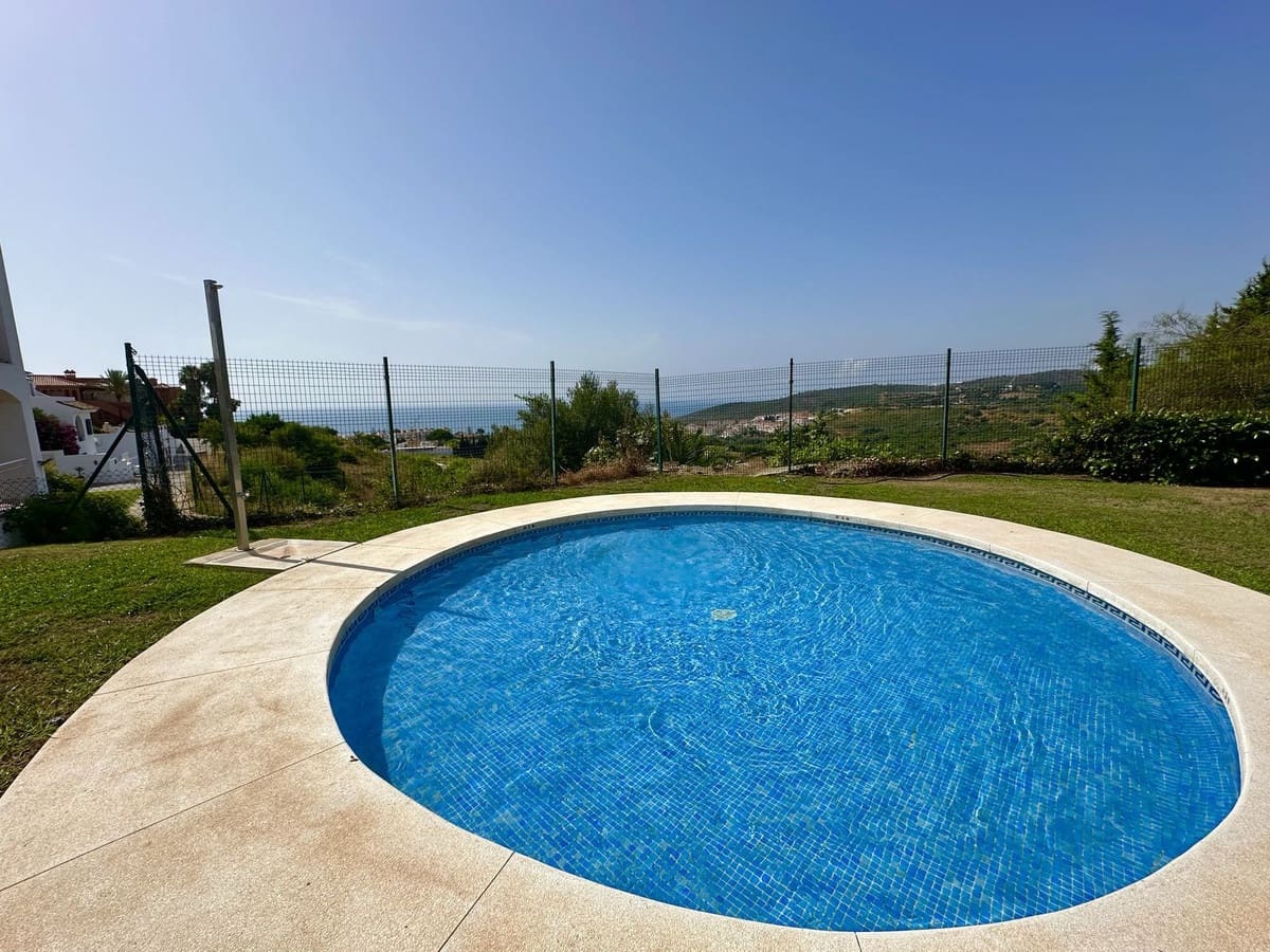 2 sypialnia Apartament na sprzedaż w La Duquesa / Puerto de la Duquesa z basenem - 199 000 € (Ref: 9132011)