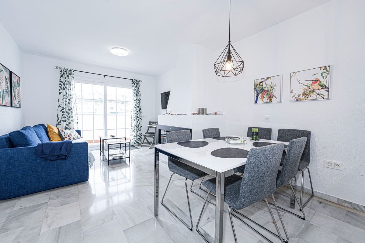 2 soverom Penthouse til salgs i La Duquesa / Puerto de la Duquesa med svømmebasseng - € 299 000 (Ref: 9135640)