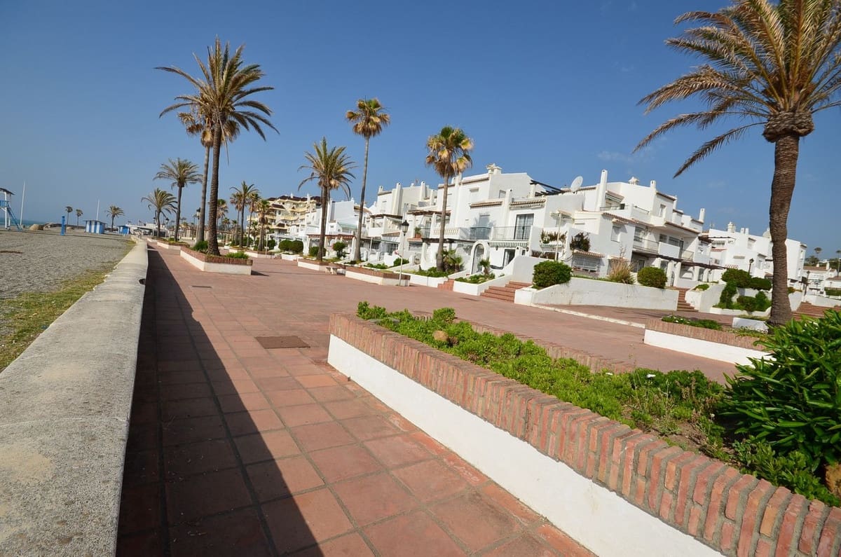 2 soverom Penthouse til salgs i La Duquesa / Puerto de la Duquesa med svømmebasseng - € 299 000 (Ref: 9135640)