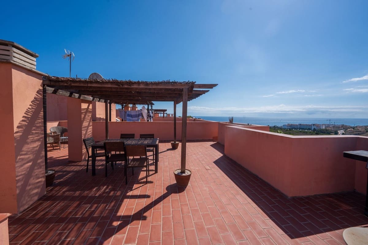 3 sypialnia Penthouse na sprzedaż w La Duquesa / Puerto de la Duquesa z basenem garażem - 269 000 € (Ref: 9207435)