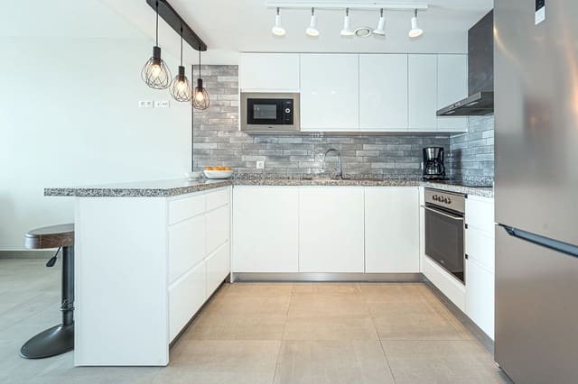 2 soveværelse Lejlighed til salg i La Duquesa / Puerto de la Duquesa, Manilva med swimmingpool garage - € 359.000 (Ref: 9254056)