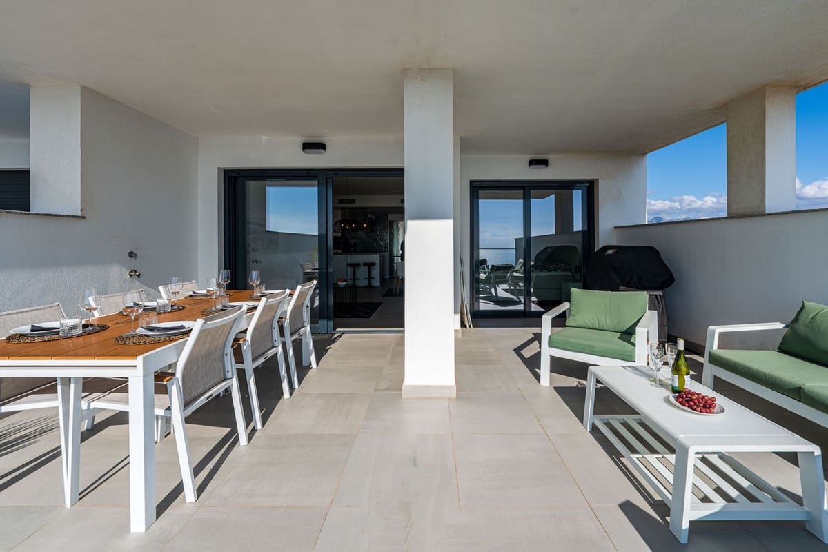 2 soveværelse Lejlighed til salg i La Duquesa / Puerto de la Duquesa med swimmingpool garage - € 359.000 (Ref: 9254056)