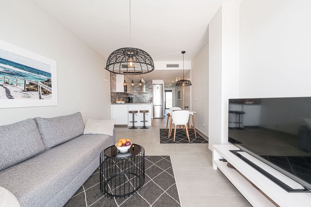 2 soveværelse Lejlighed til salg i La Duquesa / Puerto de la Duquesa med swimmingpool garage - € 359.000 (Ref: 9254056)