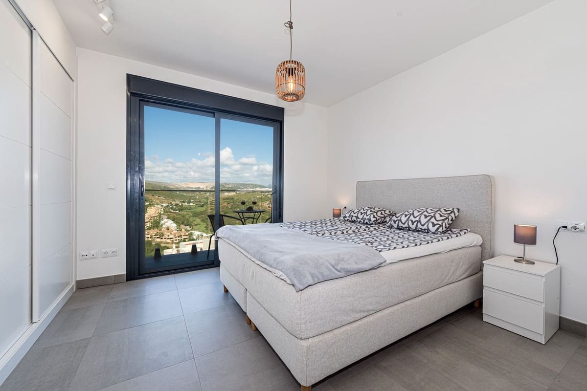 2 soveværelse Lejlighed til salg i La Duquesa / Puerto de la Duquesa med swimmingpool garage - € 359.000 (Ref: 9254056)