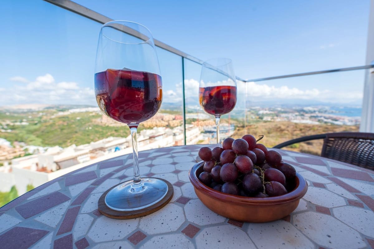 2 soveværelse Lejlighed til salg i La Duquesa / Puerto de la Duquesa med swimmingpool garage - € 359.000 (Ref: 9254056)