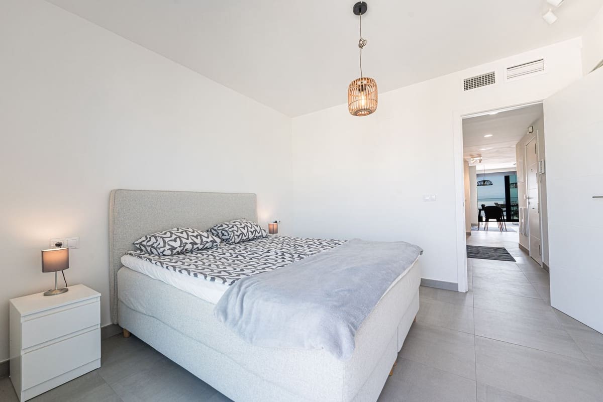 2 soveværelse Lejlighed til salg i La Duquesa / Puerto de la Duquesa med swimmingpool garage - € 359.000 (Ref: 9254056)