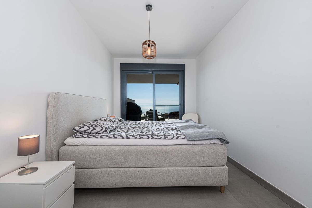 2 soveværelse Lejlighed til salg i La Duquesa / Puerto de la Duquesa med swimmingpool garage - € 359.000 (Ref: 9254056)