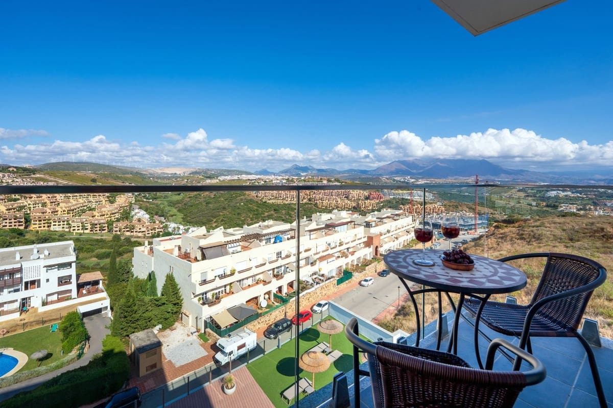 2 soveværelse Lejlighed til salg i La Duquesa / Puerto de la Duquesa med swimmingpool garage - € 359.000 (Ref: 9254056)