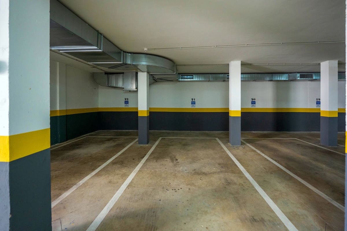 2 soveværelse Lejlighed til salg i La Duquesa / Puerto de la Duquesa med swimmingpool garage - € 359.000 (Ref: 9254056)