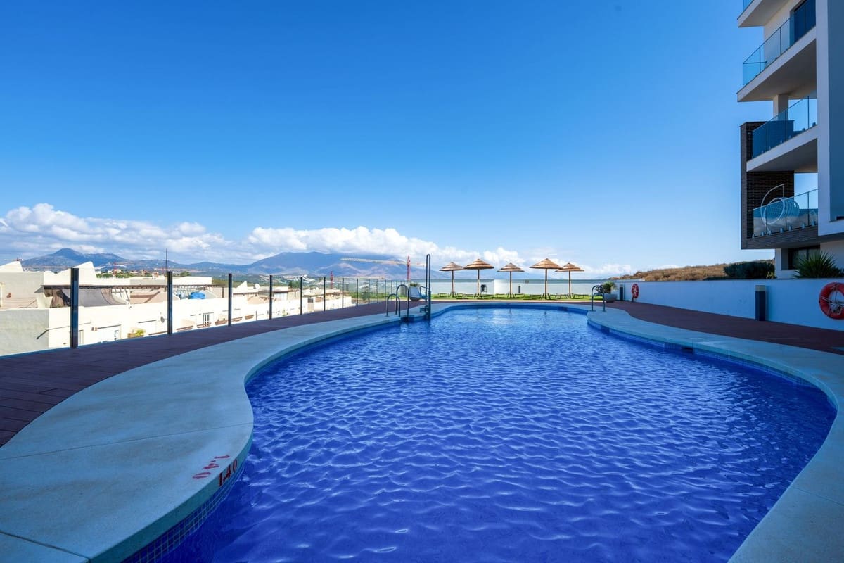 2 soveværelse Lejlighed til salg i La Duquesa / Puerto de la Duquesa med swimmingpool garage - € 359.000 (Ref: 9254056)