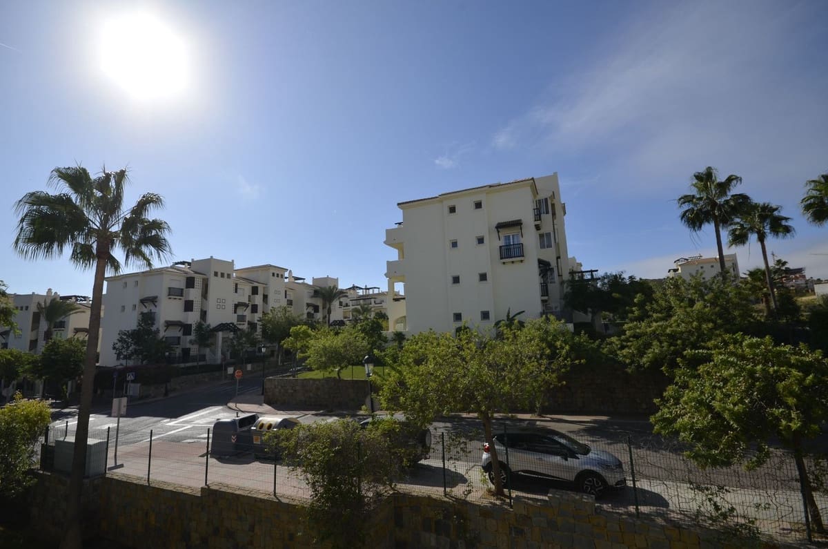 2 bedroom Apartment for sale in San Luis de Sabinillas with pool garage - € 299,000 (Ref: 9338801)