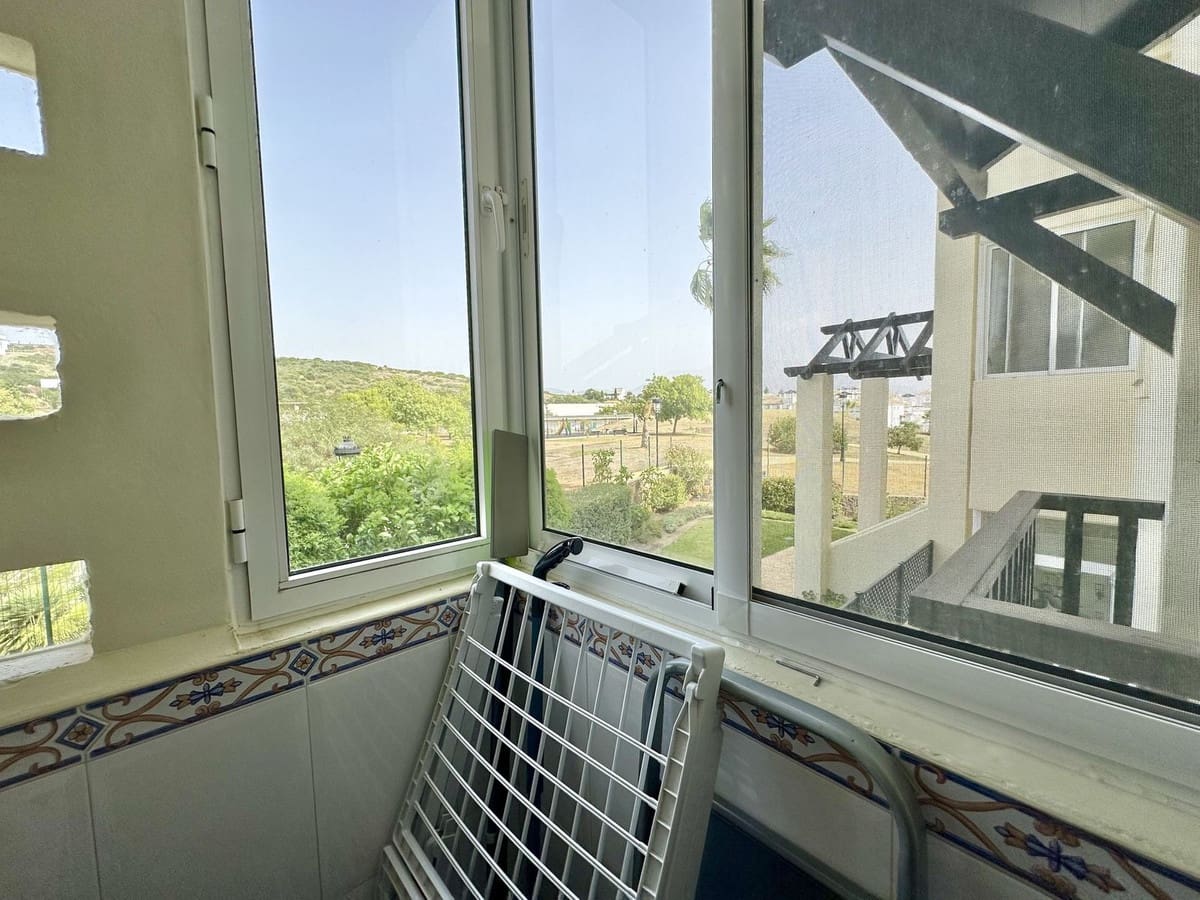 Apartamento de 2 habitaciones en La Duquesa / Puerto de la Duquesa en venta con piscina garaje - 269.000 € (Ref: 9343051)