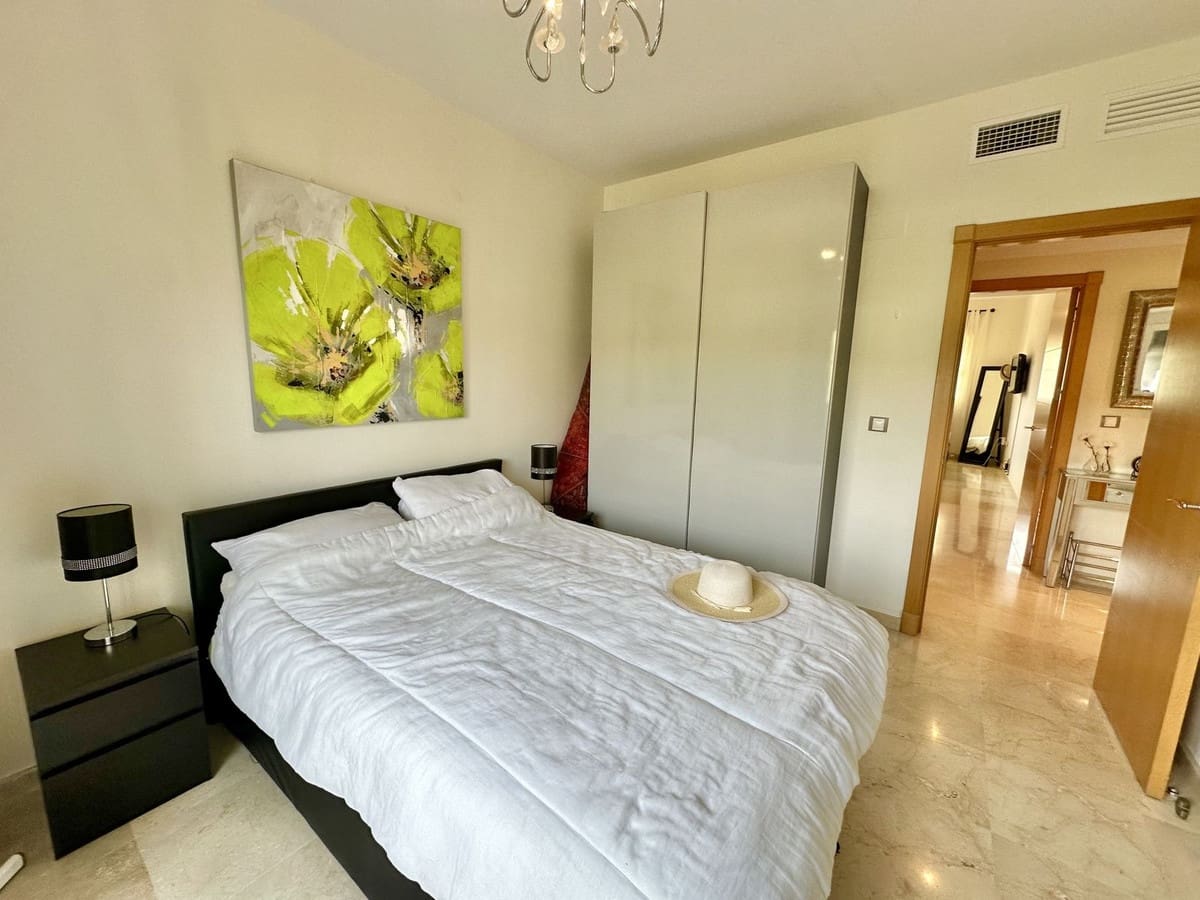 Apartamento de 2 habitaciones en La Duquesa / Puerto de la Duquesa en venta con piscina garaje - 269.000 € (Ref: 9343051)