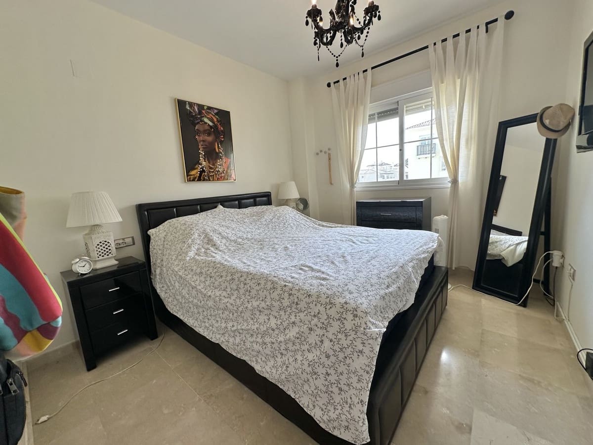 Apartamento de 2 habitaciones en La Duquesa / Puerto de la Duquesa en venta con piscina garaje - 269.000 € (Ref: 9343051)