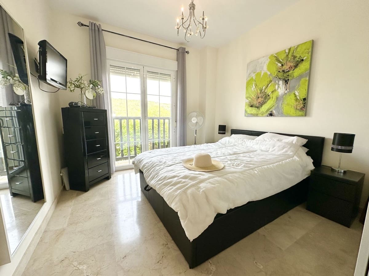 Apartamento de 2 habitaciones en La Duquesa / Puerto de la Duquesa en venta con piscina garaje - 269.000 € (Ref: 9343051)