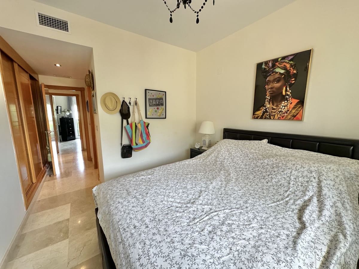 Apartamento de 2 habitaciones en La Duquesa / Puerto de la Duquesa en venta con piscina garaje - 269.000 € (Ref: 9343051)