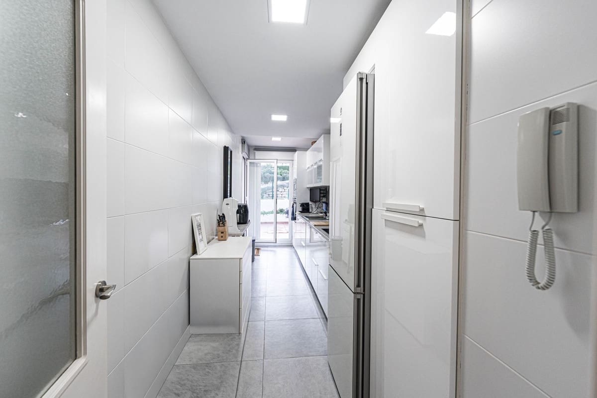 2 soverom Leilighet til salgs i La Duquesa / Puerto de la Duquesa med svømmebasseng - € 315 000 (Ref: 9357692)