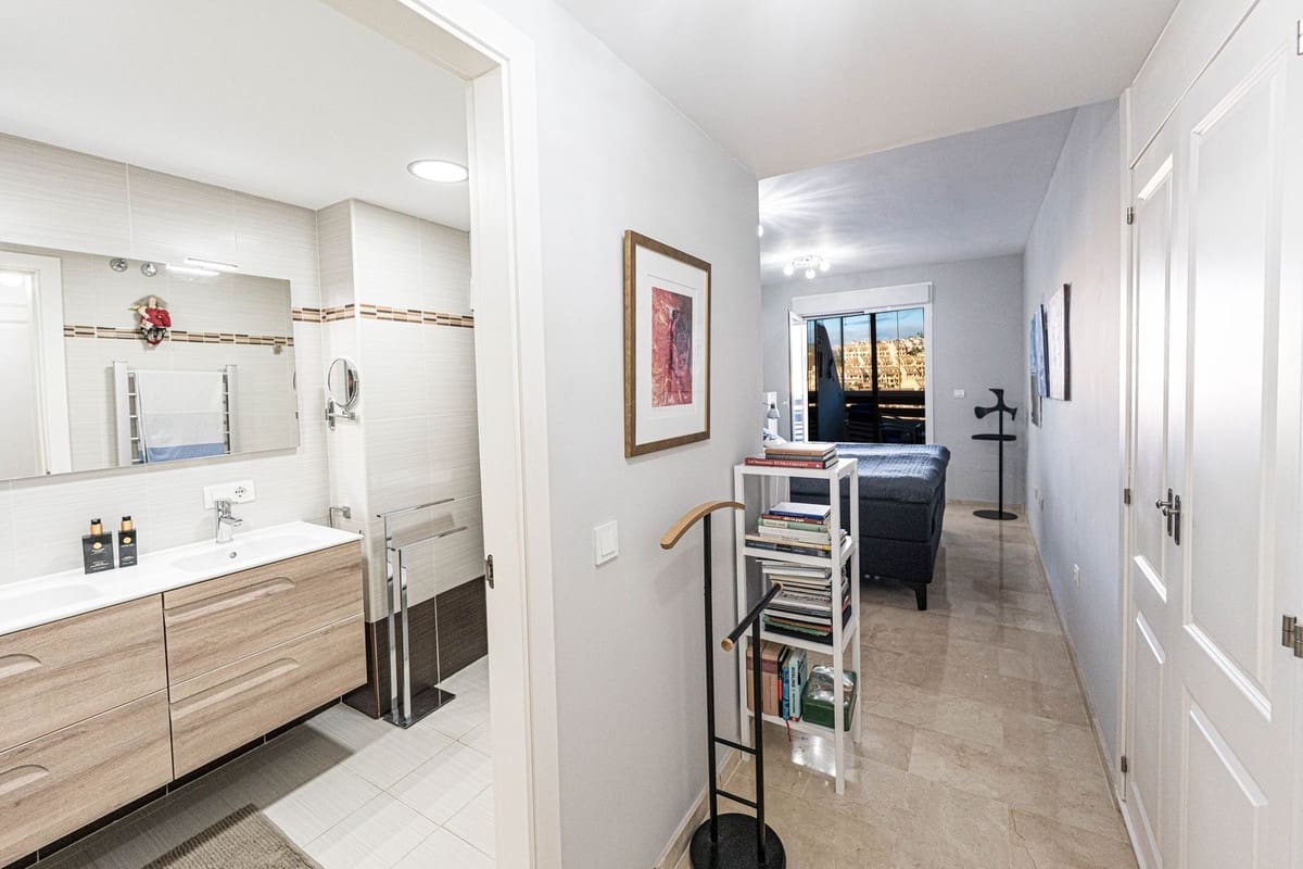 2 soverom Leilighet til salgs i La Duquesa / Puerto de la Duquesa med svømmebasseng - € 315 000 (Ref: 9357692)