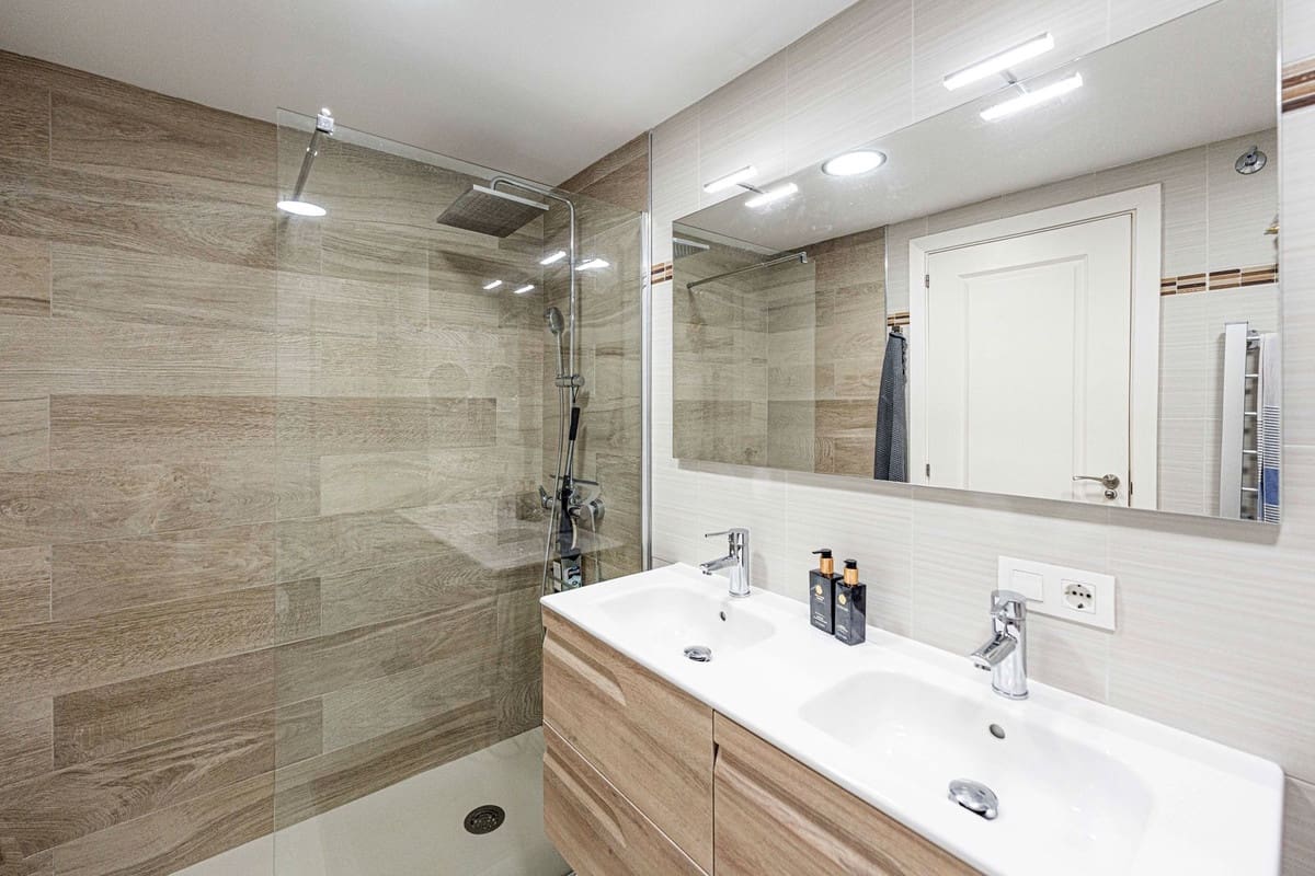 2 soverom Leilighet til salgs i La Duquesa / Puerto de la Duquesa med svømmebasseng - € 315 000 (Ref: 9357692)