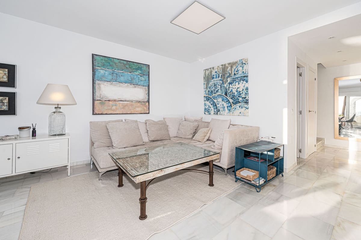 2 bedroom Townhouse for sale in La Duquesa / Puerto de la Duquesa with pool - € 569,000 (Ref: 9406988)