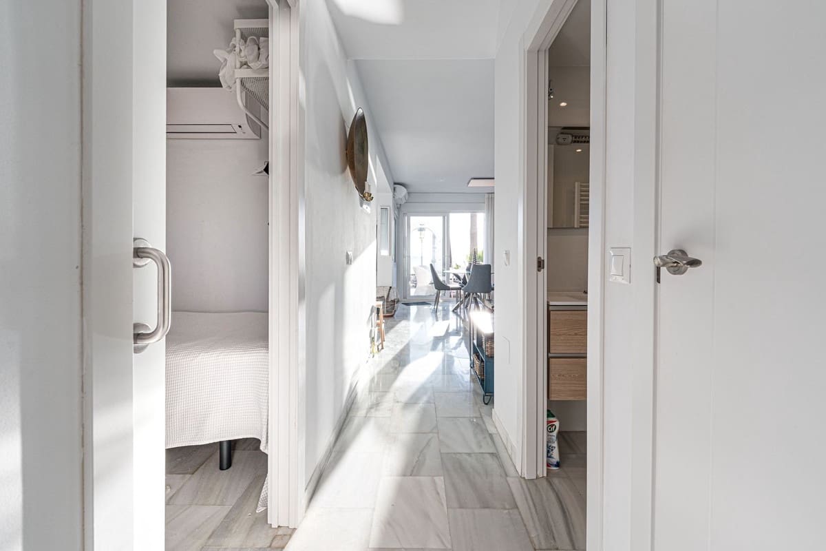 2 bedroom Townhouse for sale in La Duquesa / Puerto de la Duquesa with pool - € 569,000 (Ref: 9406988)