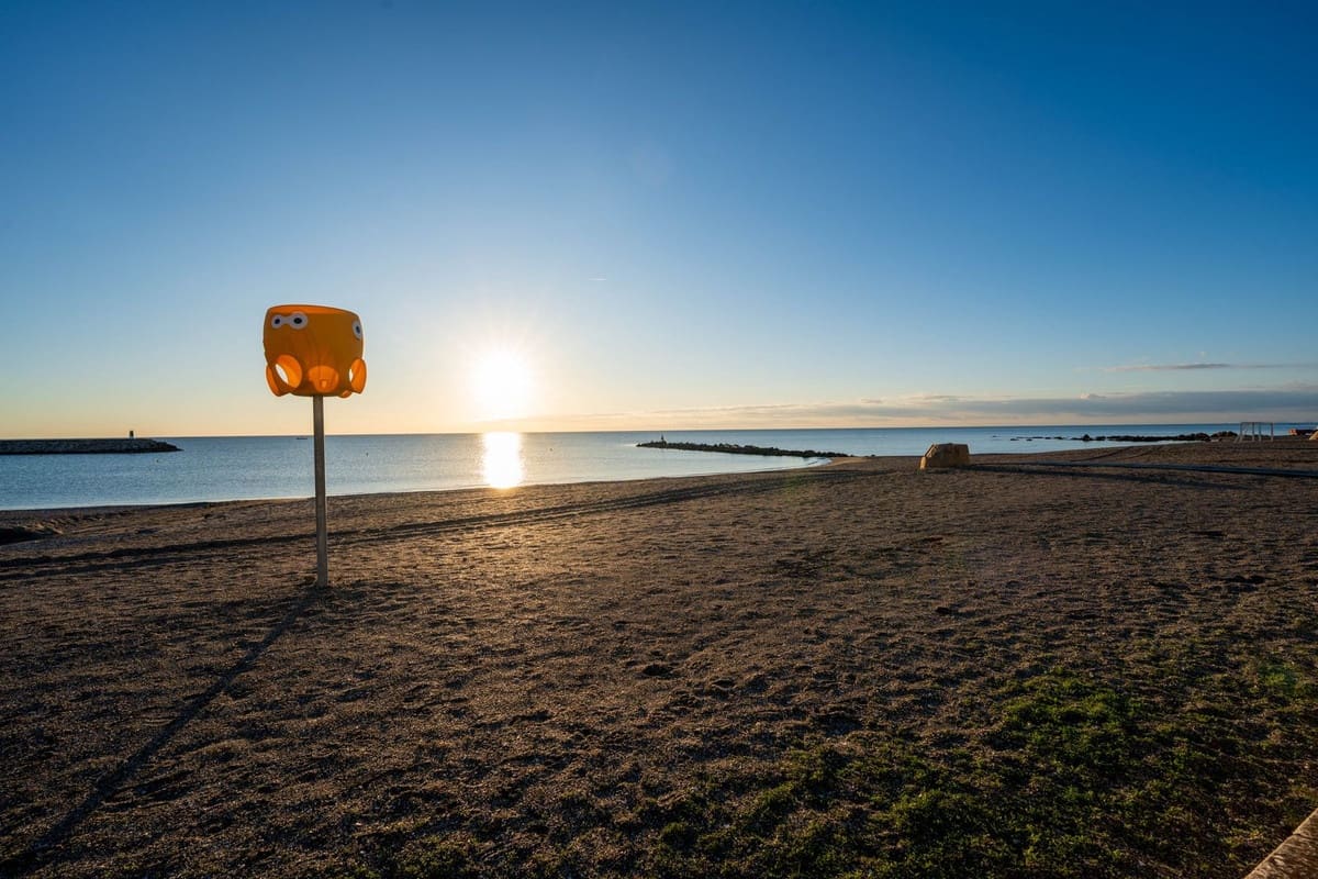 2 bedroom Townhouse for sale in La Duquesa / Puerto de la Duquesa with pool - € 569,000 (Ref: 9406988)