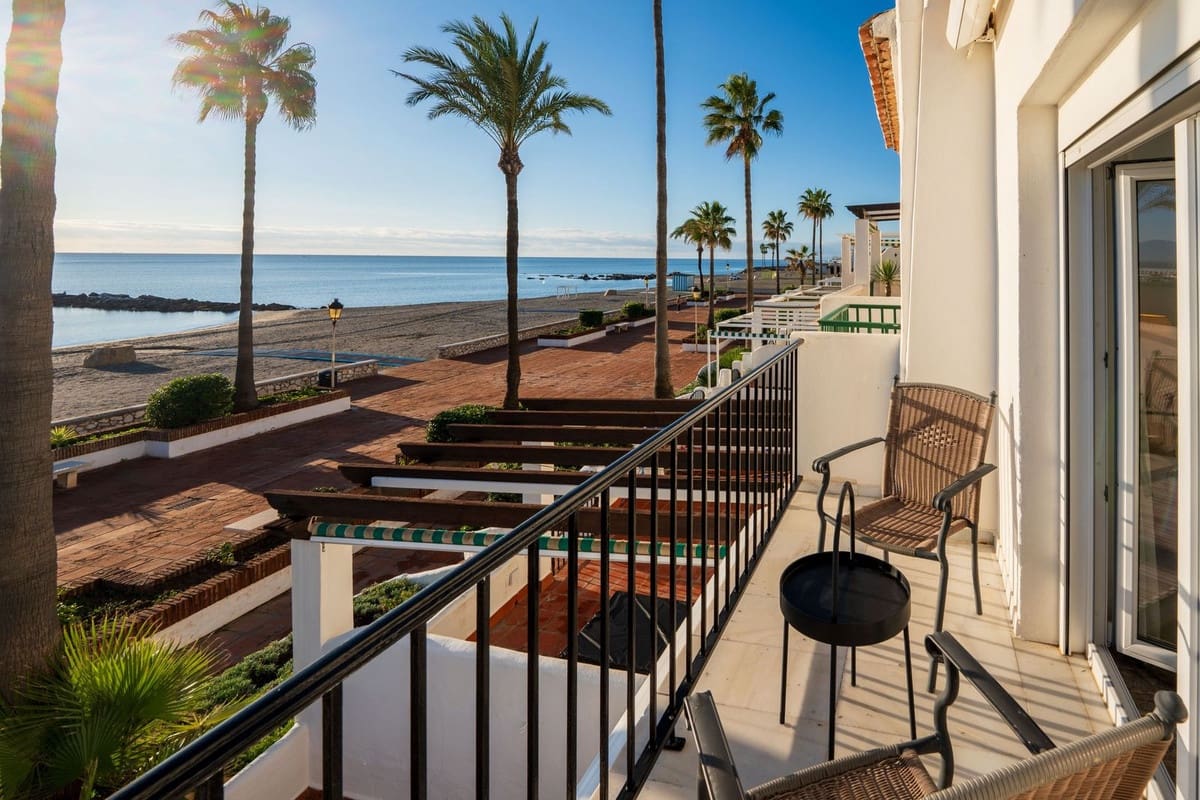 2 bedroom Townhouse for sale in La Duquesa / Puerto de la Duquesa with pool - € 569,000 (Ref: 9406988)